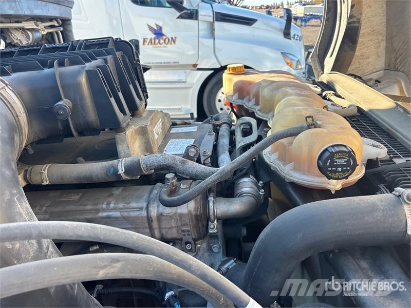 Freightliner Cascadia 126 6x4 T/A Sleeper Truck Tractor Tractor Units