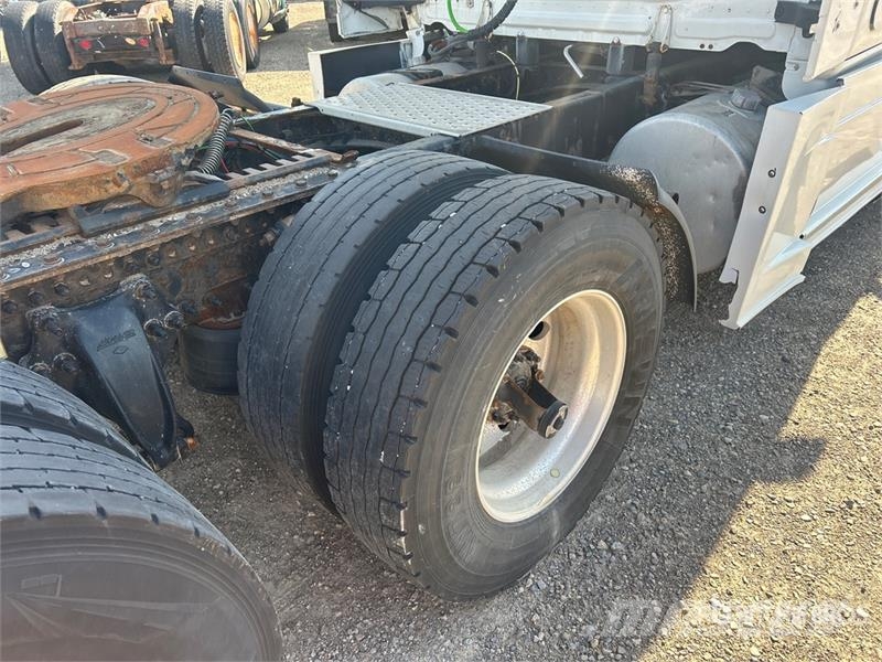Freightliner Cascadia 126 6x4 T/A Sleeper Truck Tractor (Inoper Tegljači