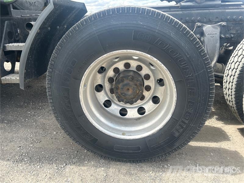 Freightliner Cascadia 126 6x4 T/A Sleeper Truck Tractor 牵引车