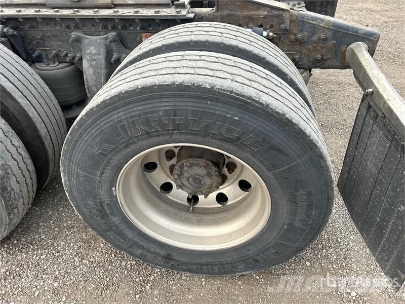 Freightliner Cascadia 126 6x4 T/A Sleeper Truck Tractor 曳引機組件