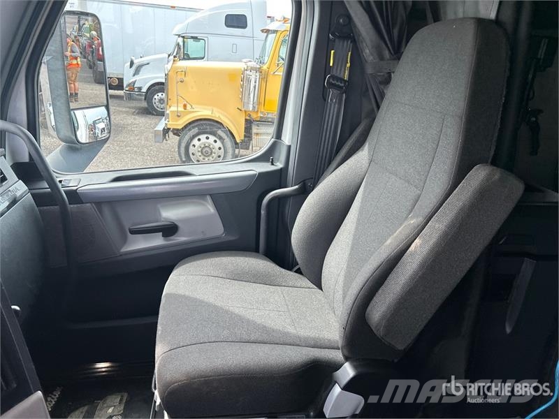 Freightliner Cascadia 126 6x4 T/A Sleeper Truck Tractor Truck Tractor Units