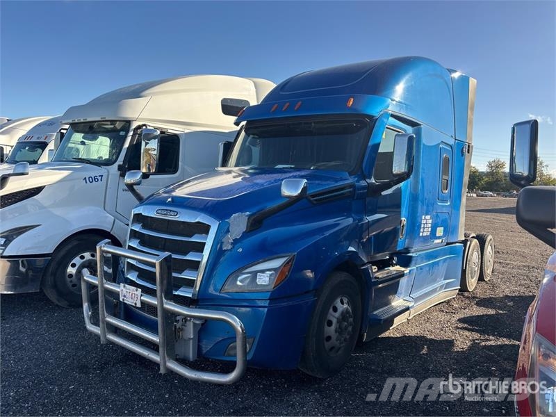 Freightliner Cascadia 126 6x4 T/A Sleeper Truck Tractor Tractor Units