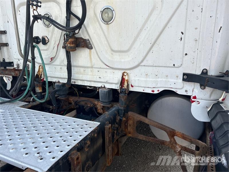 Freightliner Cascadia 125 6x4 T/A Sleeper Truck Tractor Truck Tractor Units