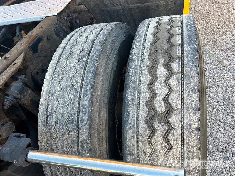 Freightliner Cascadia 125 6x4 T/A Sleeper Truck Tractor Dragbilar