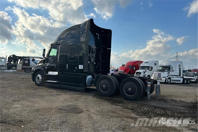 Freightliner Cascadia 126 6x4 T/A Sleeper Truck Tractor Trekkers