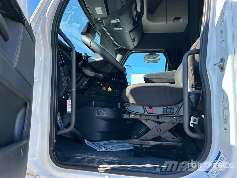 Freightliner Cascadia 126 وحدات الجر