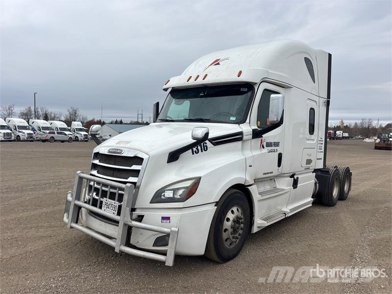 Freightliner Cascadia 126 6x4 T/A Sleeper Truck Tractor Тягачі