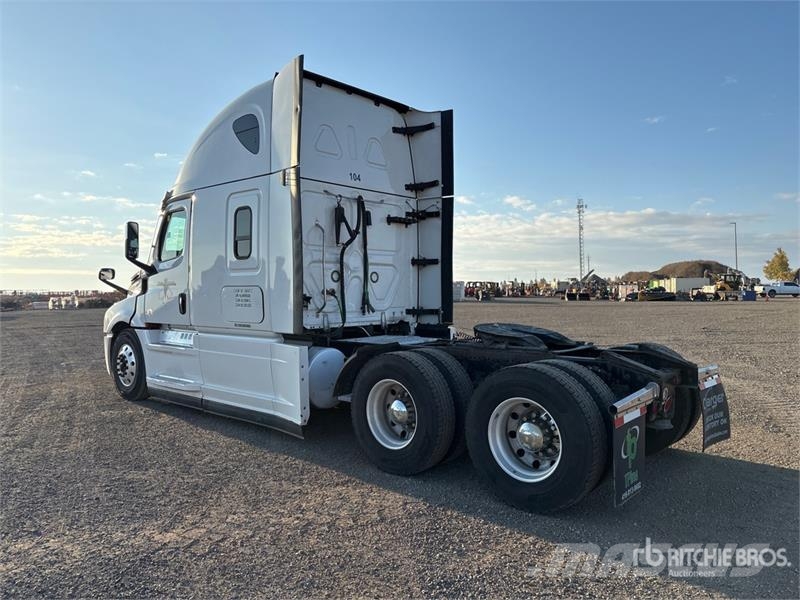 Freightliner Cascadia 126 6x4 T/A Sleeper Truck Tractor Седельные тягачи