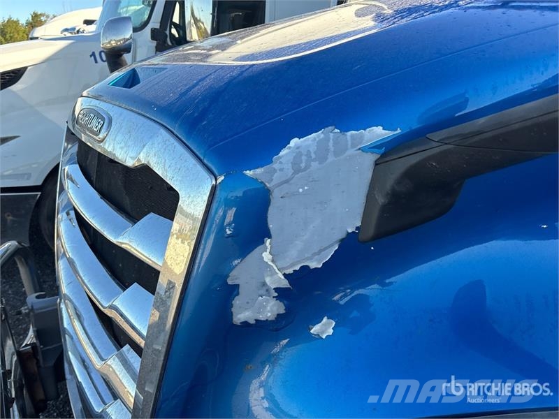 Freightliner Cascadia 126 6x4 T/A Sleeper Truck Tractor Tractor Units