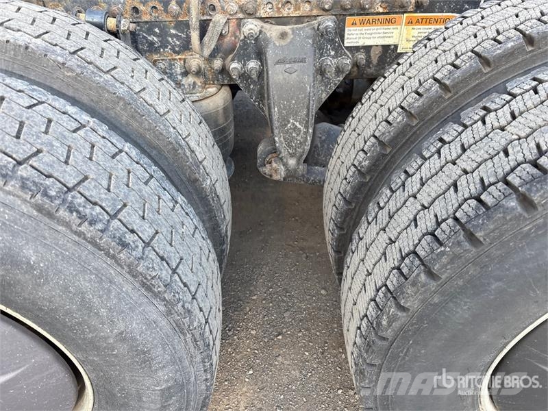 Freightliner Cascadia 126 6x4 T/A Sleeper Truck Tractor Tegljači