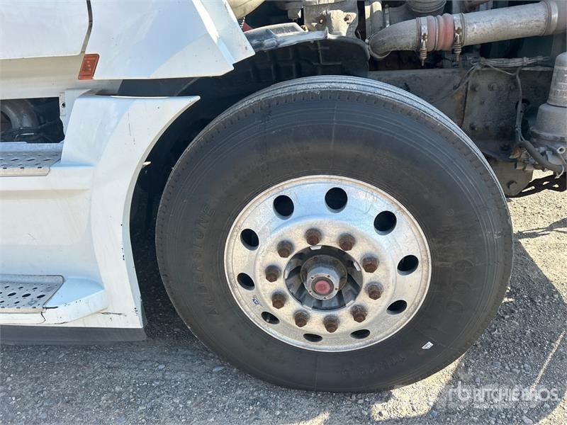 Freightliner Cascadia 126 6x4 T/A Sleeper Truck Tractor (Inoper Tegljači