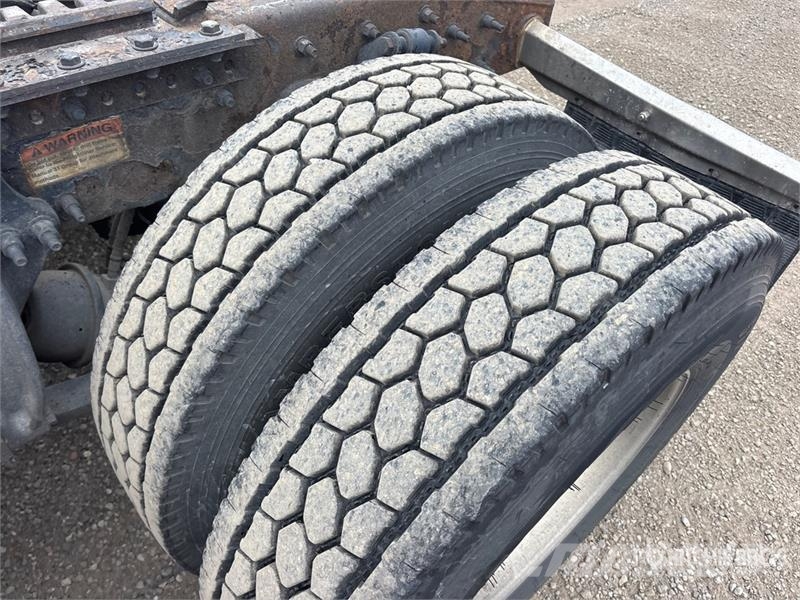 Freightliner Cascadia 126 6x4 T/A Sleeper Truck Tractor Тягачі