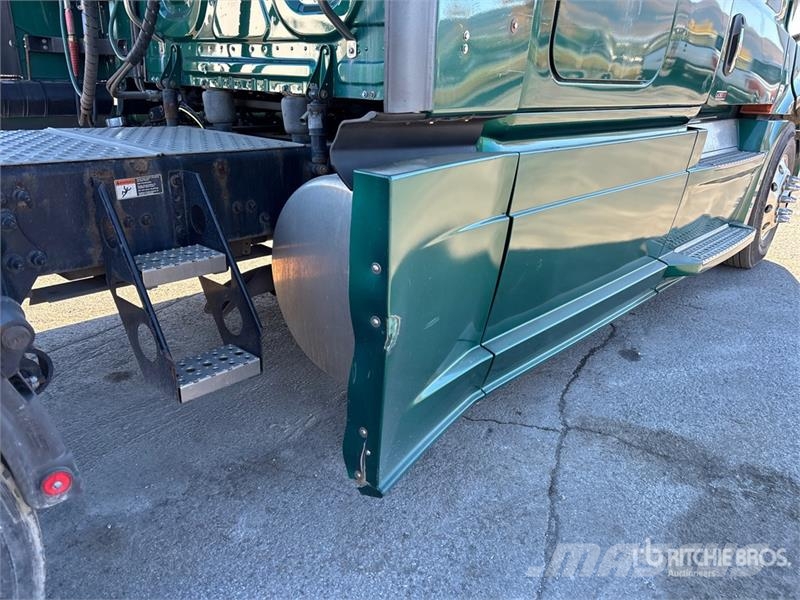 Freightliner Cascadia 126 6x4 T/A Sleeper Truck Tractor Sattelzugmaschinen