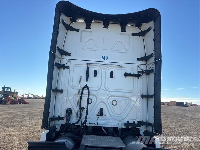 Freightliner Cascadia 126 وحدات الجر