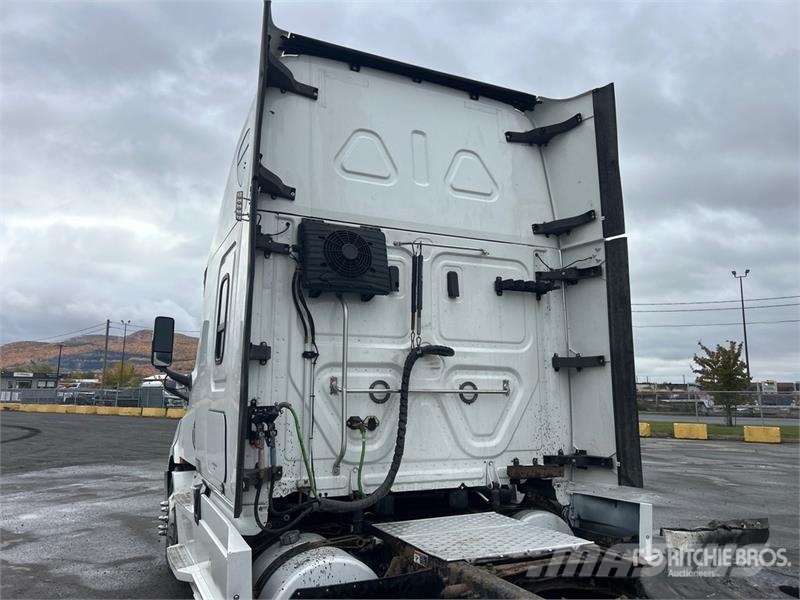 Freightliner Cascadia 116 Trekkers