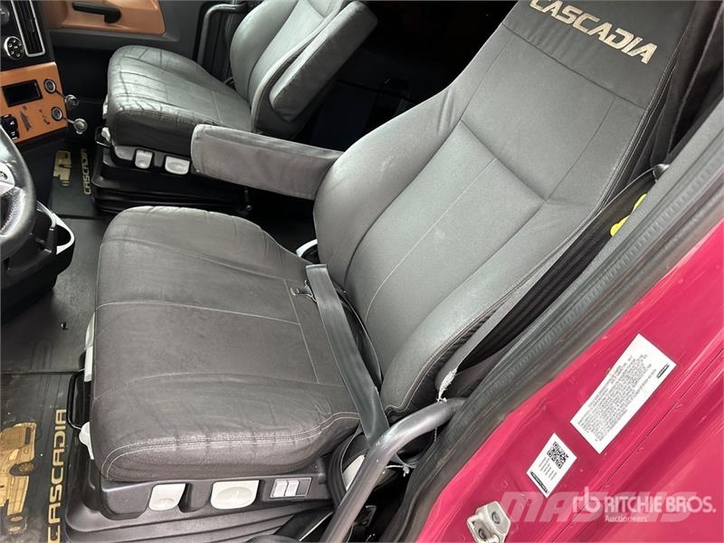 Freightliner Cascadia 126 6x4 T/A Sleeper Truck Tractor Cavalos mecânicos