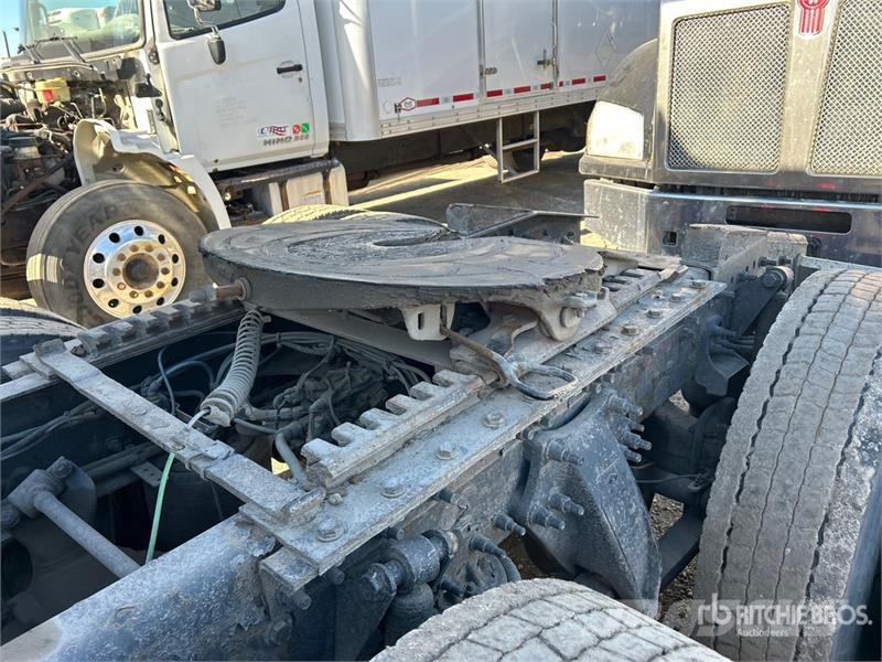 Freightliner Cascadia 126 6x4 T/A Sleeper Truck Tractor Sattelzugmaschinen