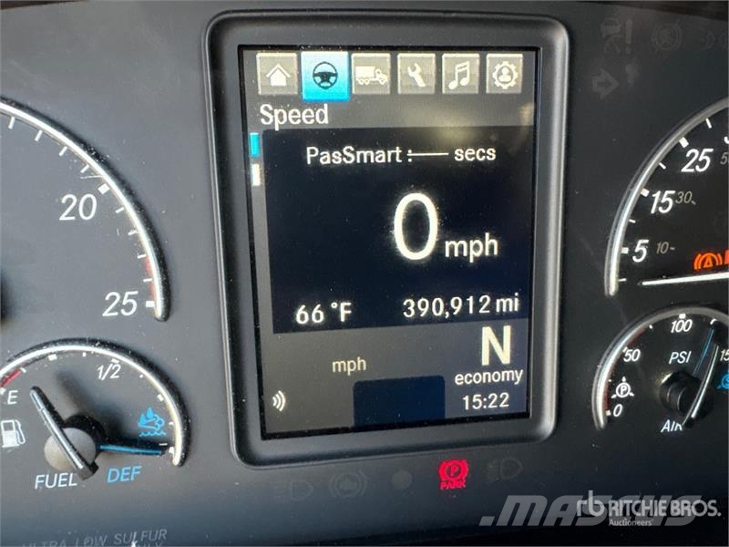 Freightliner Cascadia 126 6x4 T/A Sleeper Truck Tractor Седельные тягачи