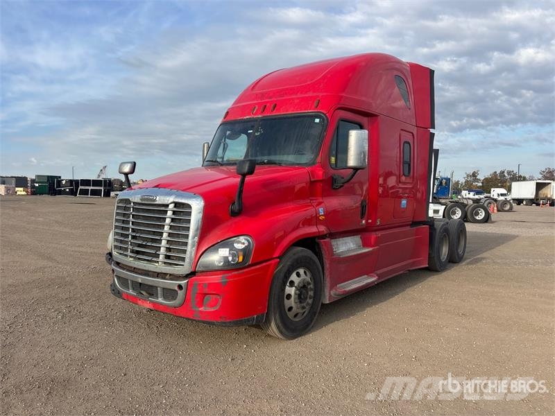 Freightliner Cascadia 125 6x4 T/A Sleeper Truck Tractor Tegljači