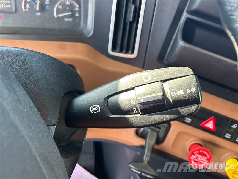 Freightliner Cascadia 126 6x4 T/A Sleeper Truck Tractor Седельные тягачи