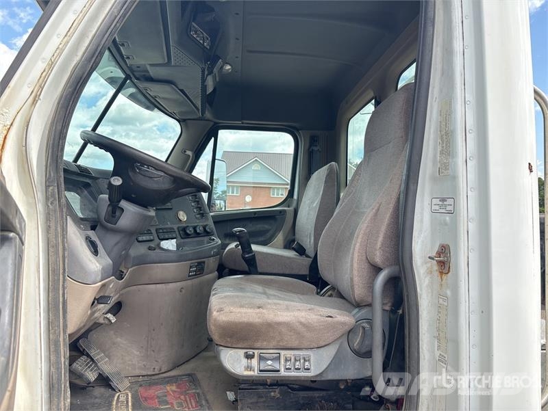 Freightliner Cascadia 113 Vetopöytäautot