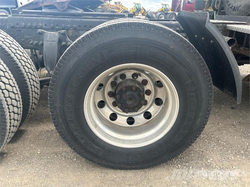 Freightliner Cascadia 126 6x4 T/A Sleeper Truck Tractor 牵引车
