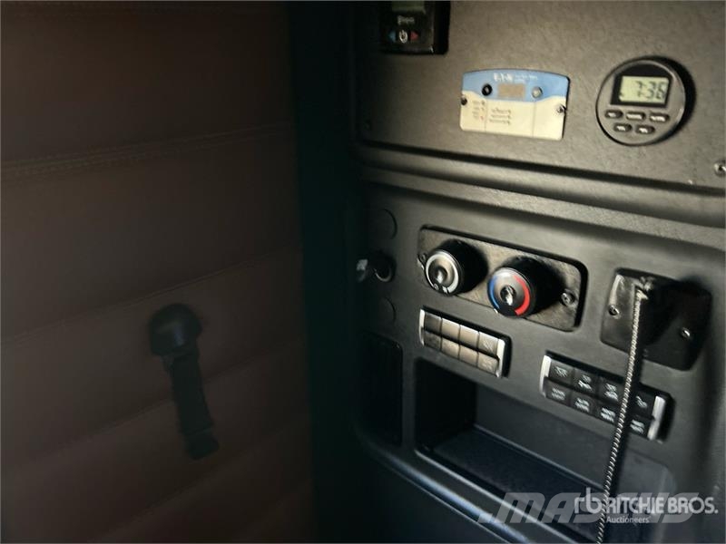 Freightliner Cascadia 126 6x4 T/A Sleeper Truck Tractor Sattelzugmaschinen