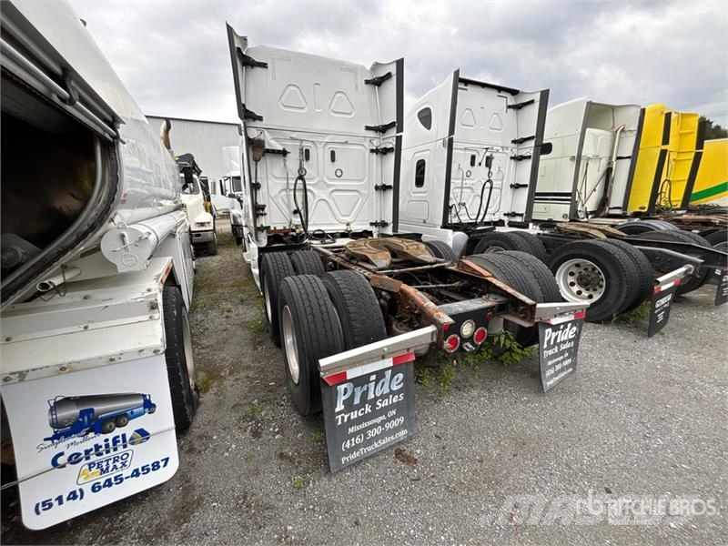 Freightliner Cascadia 126 6x4 6x4 T/A Sleeper Truck Tractor (In Tractor Units