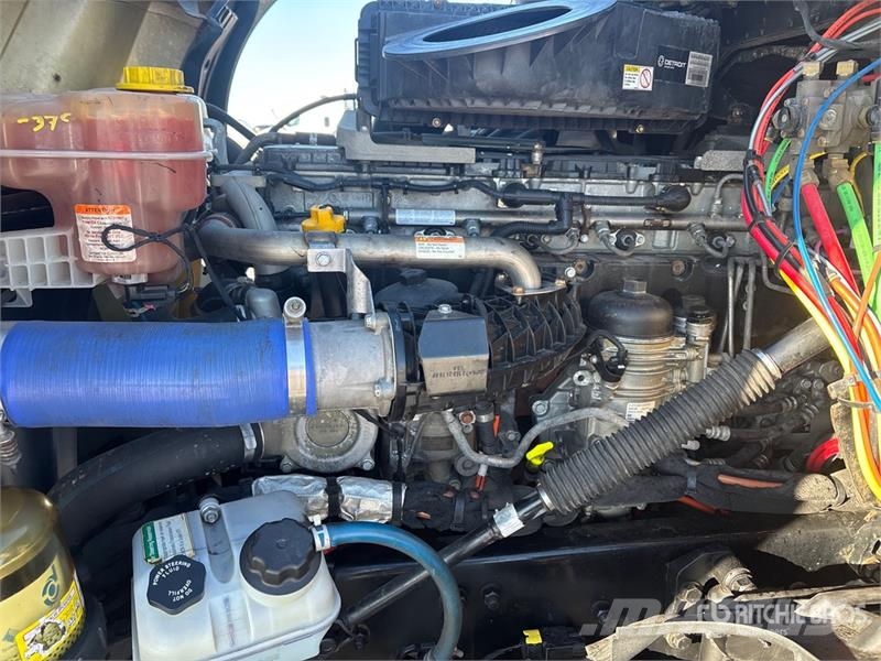 Freightliner Cascadia 126 6x4 T/A Sleeper Truck Tractor 牵引车