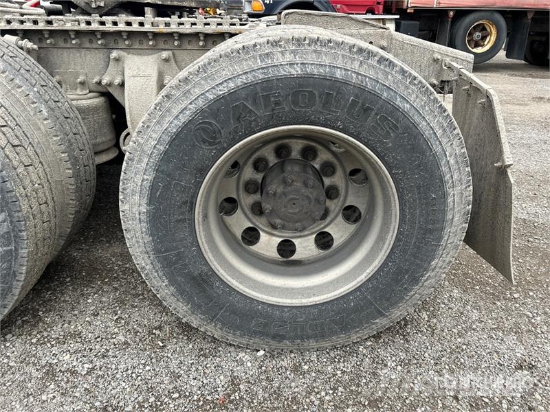 Freightliner Cascadia 125 6x4 T/A Sleeper Truck Tractor Vetopöytäautot