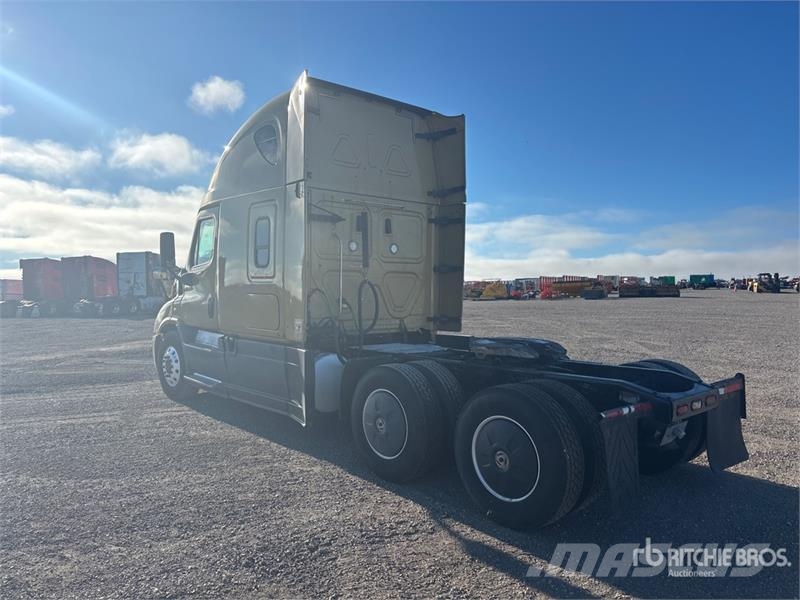 Freightliner Cascadia 113 Vetopöytäautot