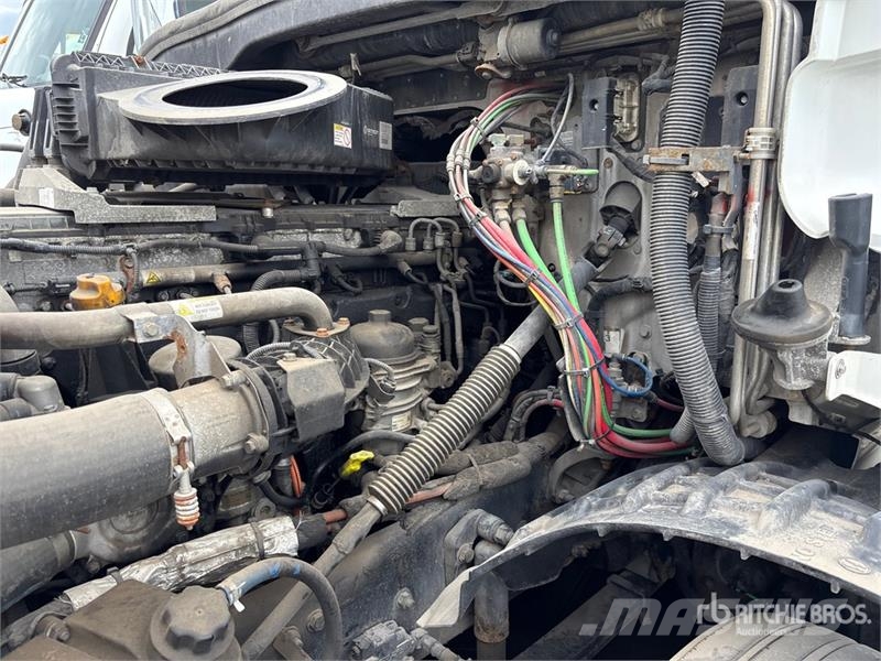 Freightliner Cascadia 126 6x4 6x4 T/A Sleeper Truck Tractor (In Tractor Units