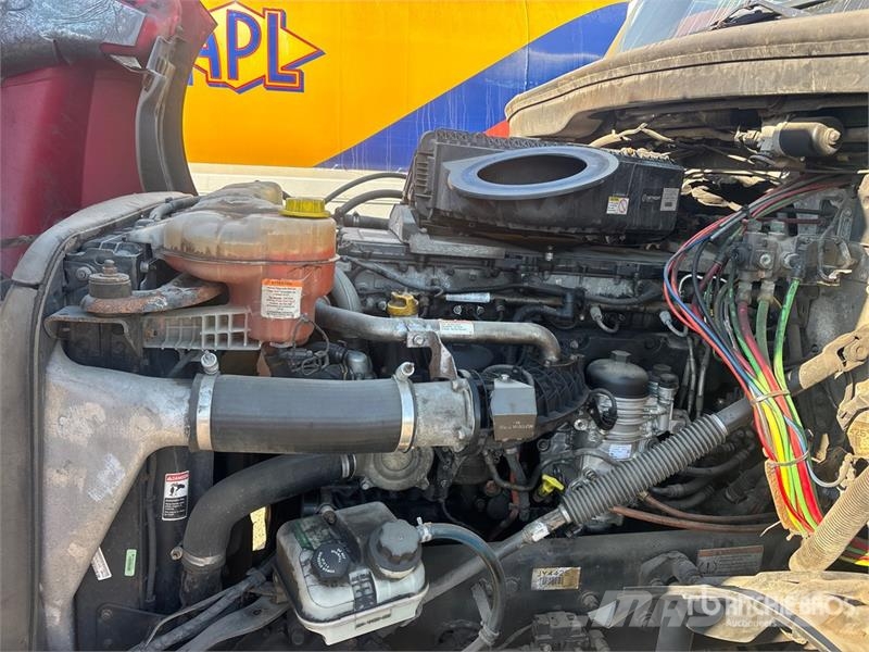 Freightliner Cascadia 126 6x4 T/A Sleeper Truck Tractor Truck Tractor Units