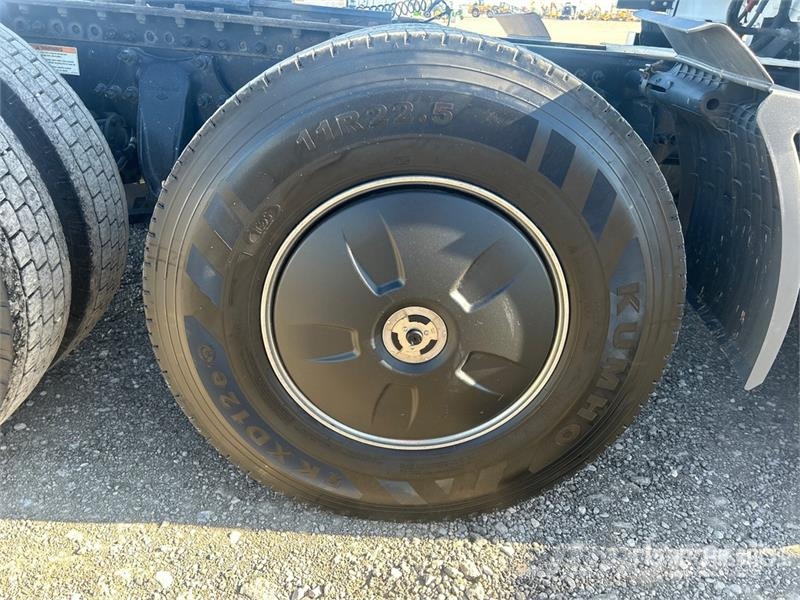 Freightliner Cascadia 126 Trekkers