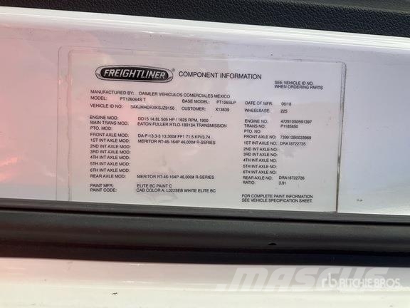Freightliner Cascadia 126 6x4 T/A Sleeper Truck Tractor Traktorske jedinice