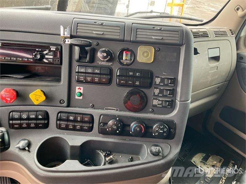 Freightliner Cascadia 125 6x4 T/A Sleeper Truck Tractor Vlačilci