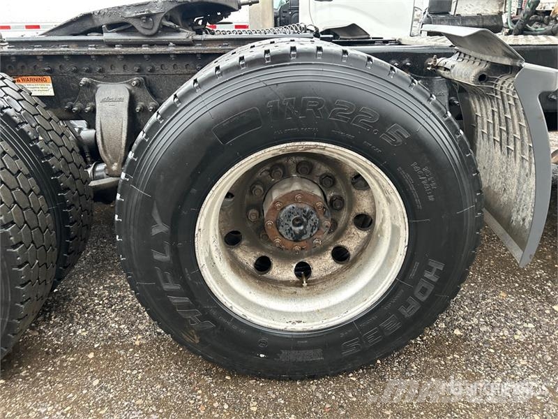 Freightliner Cascadia 126 Truck Tractor Units