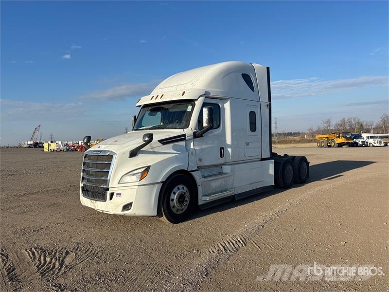 Freightliner Cascadia 126 6x4 T/A Sleeper Truck Tractor Седельные тягачи