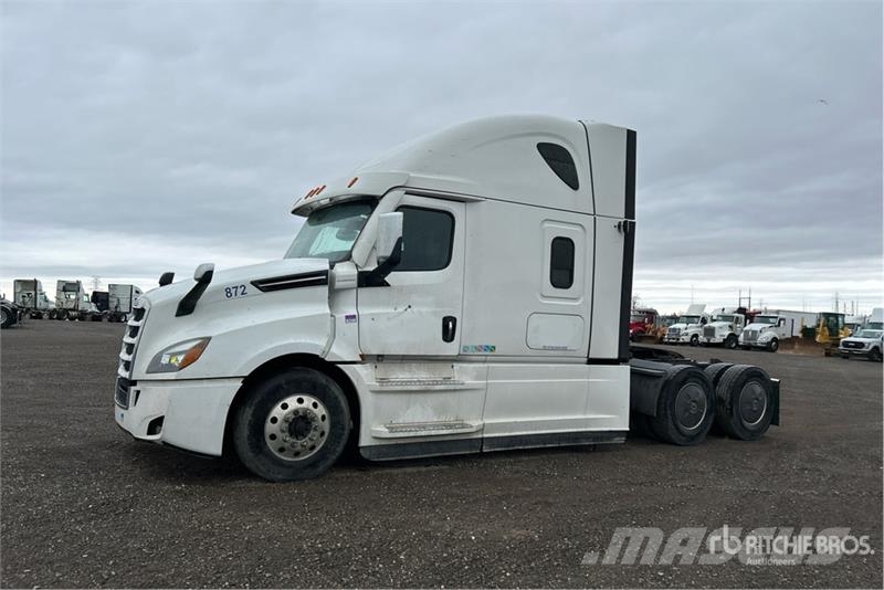 Freightliner Cascadia 126 T/A Sleeper Truck Tractor Tractor Units