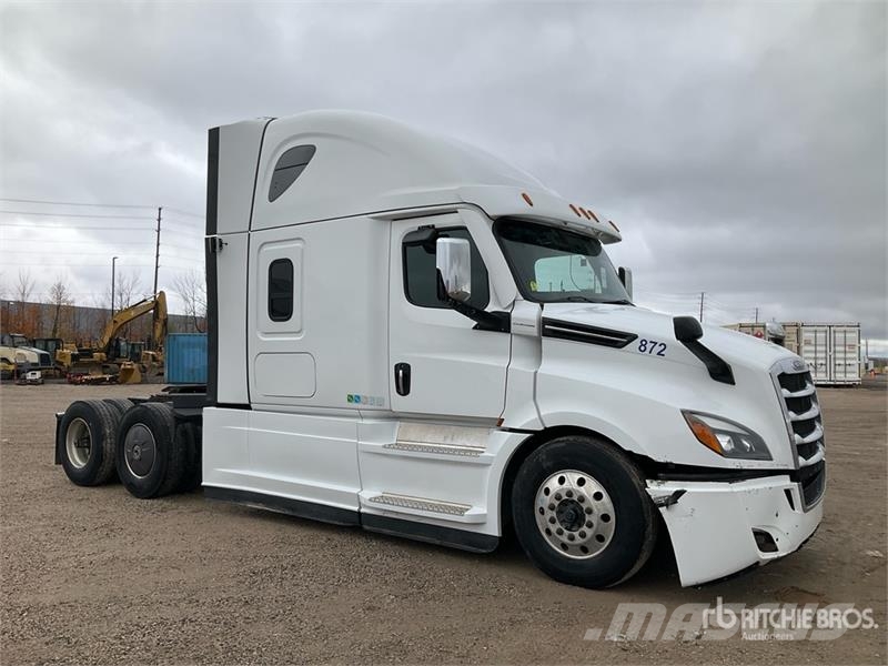 Freightliner Cascadia 126 6x4 T/A Sleeper Truck Tractor Vetopöytäautot
