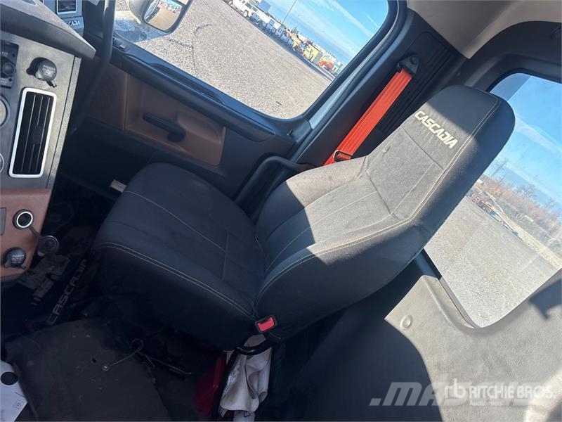 Freightliner Cascadia 126 وحدات الجر