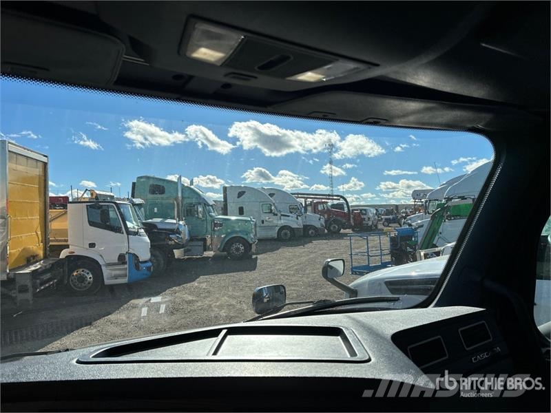 Freightliner Cascadia 126 6x4 T/A Sleeper Truck Tractor Tractor Units