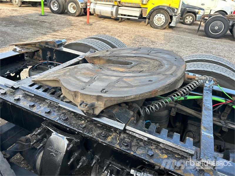 Freightliner Cascadia 126 6x4 T/A Sleeper Truck Tractor Trekkers