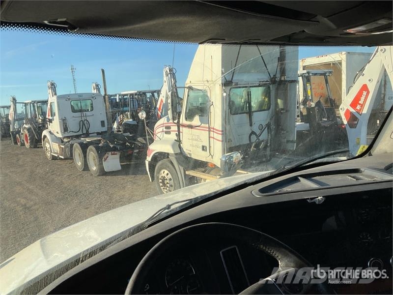 Freightliner Cascadia 126 6x4 T/A Sleeper Truck Tractor Motrici e Trattori Stradali
