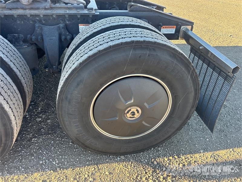 Freightliner Cascadia 126 وحدات الجر