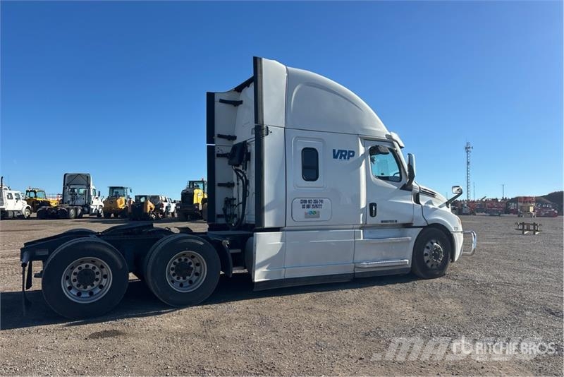 Freightliner Cascadia 126 6x4 T/A Sleeper Truck Tractor Тягачі