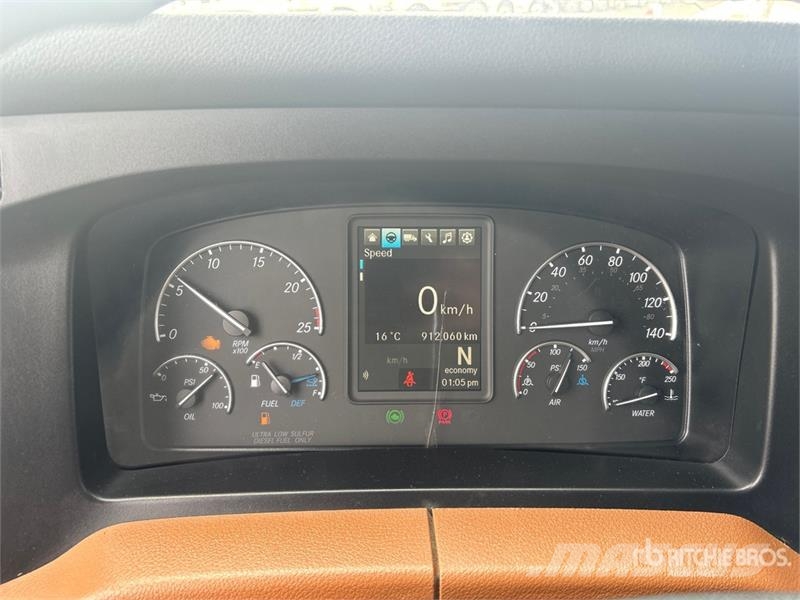 Freightliner Cascadia 126 6x4 T/A Sleeper Truck Tractor 牵引车