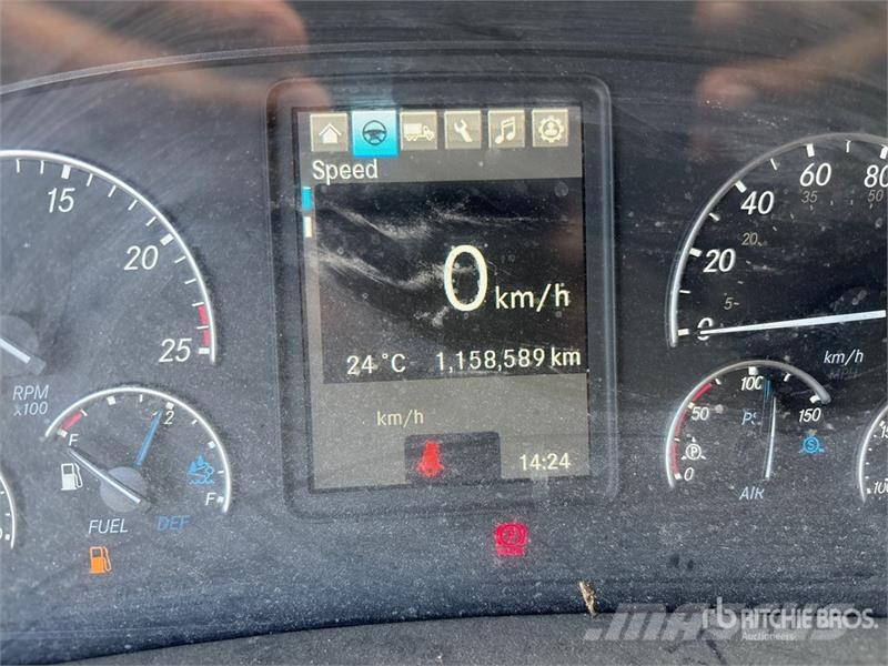 Freightliner Cascadia 126 6x4 T/A Sleeper Truck Tractor Тягачі