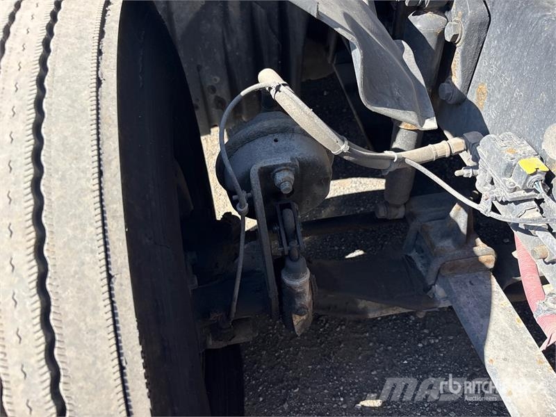 Freightliner Cascadia 126 6x4 T/A Sleeper Truck Tractor Тягачі