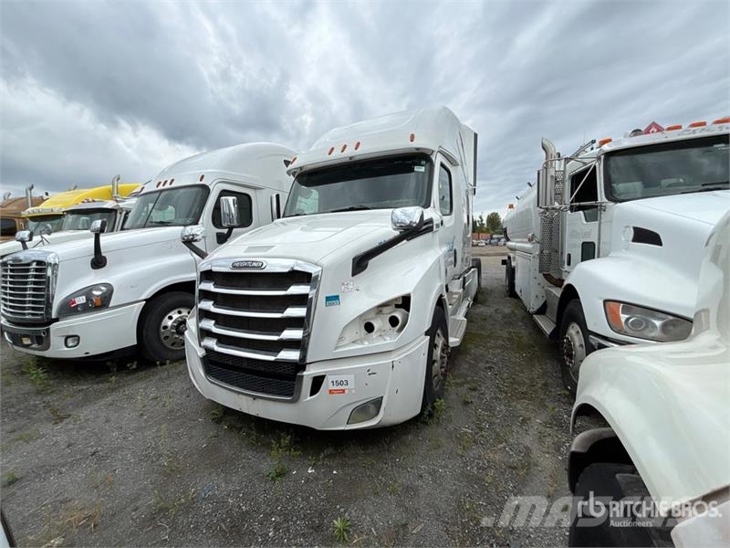 Freightliner Cascadia 126 6x4 6x4 T/A Sleeper Truck Tractor (In Tractor Units